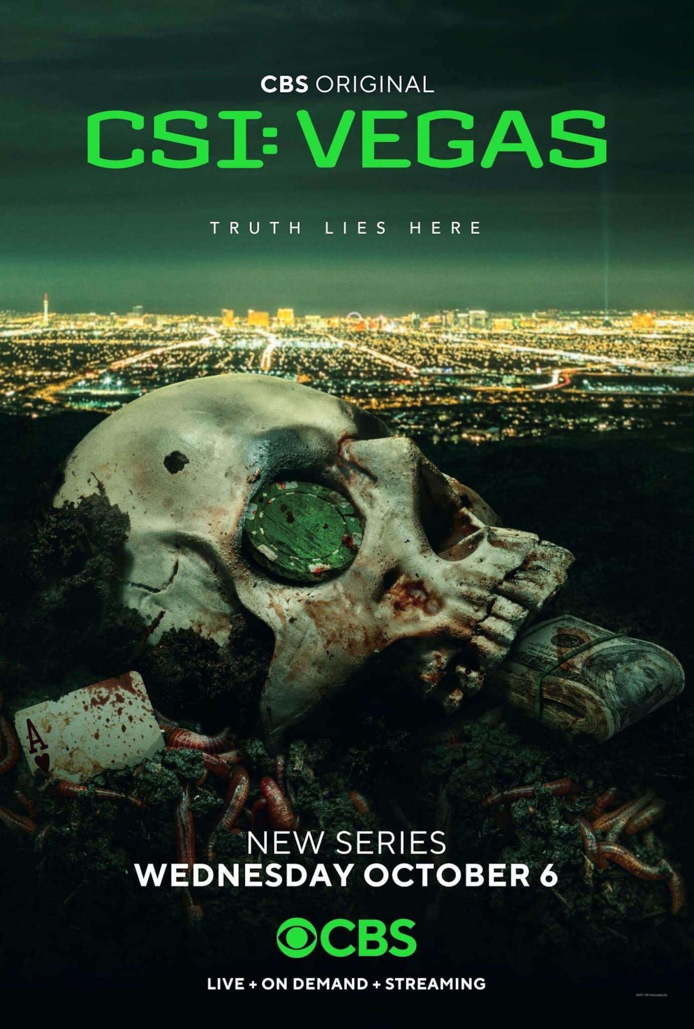 Crânio com ficha de pôquer e dinheiro sob o horizonte de Las Vegas, CSI: Vegas.